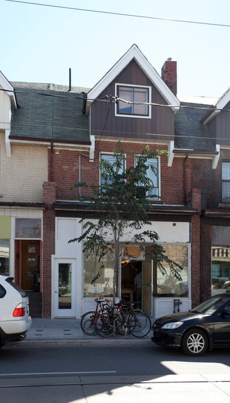 Primary Photo Of 909 Dundas St W, Toronto Storefront Retail Residential For Sale