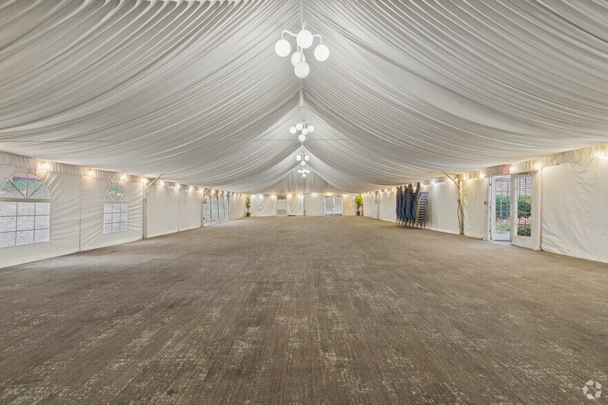 More Photos Of 6120 Peachtree Dunwoody Rd, Atlanta Hotel For Sale