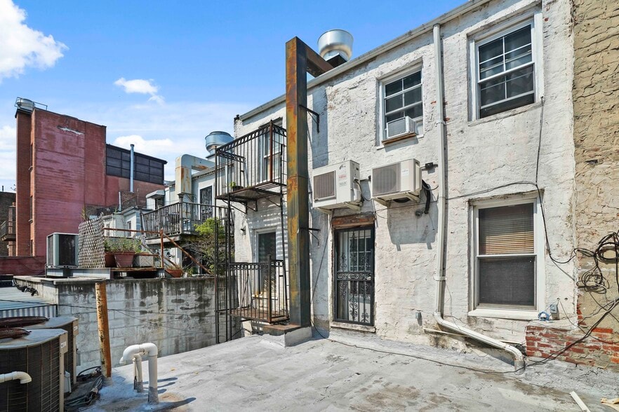 More Photos Of 296 Grand St, Brooklyn Apartments For Lease