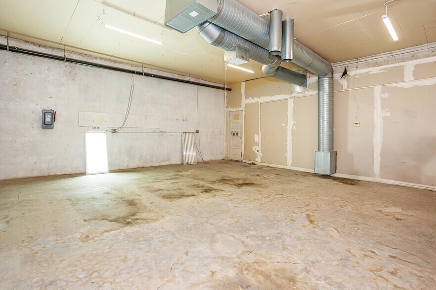 More Photos Of 7001-7013 N Albina Ave, Portland Freestanding For Lease