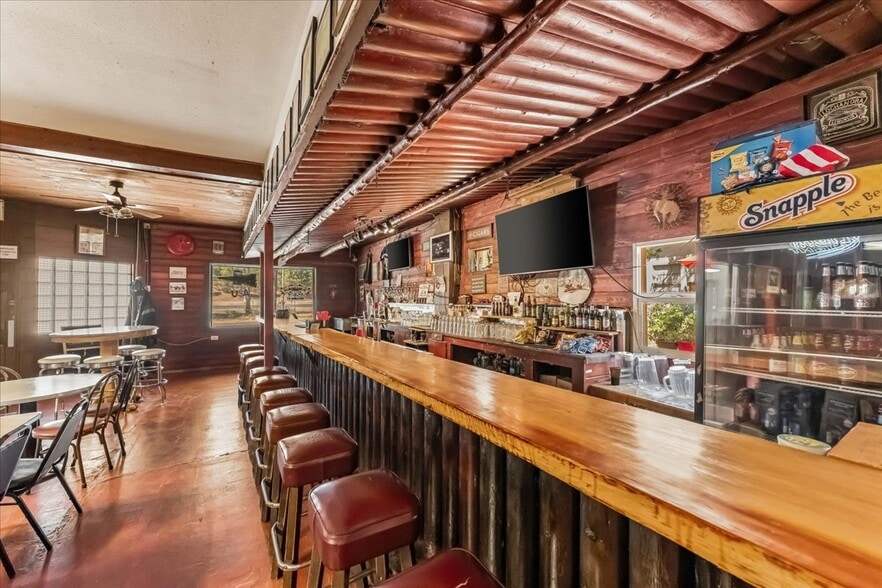 More Photos Of 21375 Main St, Lakehead Restaurant For Sale