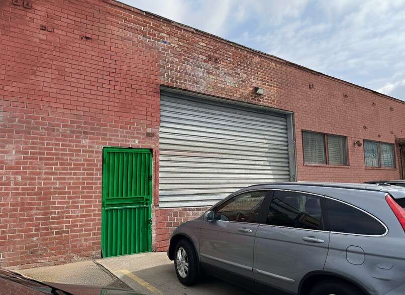 Primary Photo Of 630 S Clarence St, Los Angeles Manufacturing For Lease