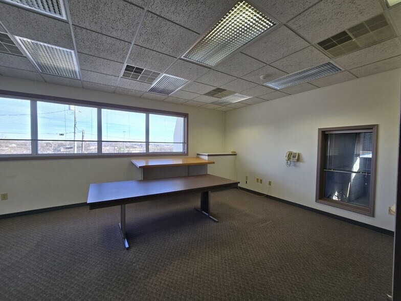 More Photos Of 3347-3353 Rudy St, Knoxville Warehouse For Lease