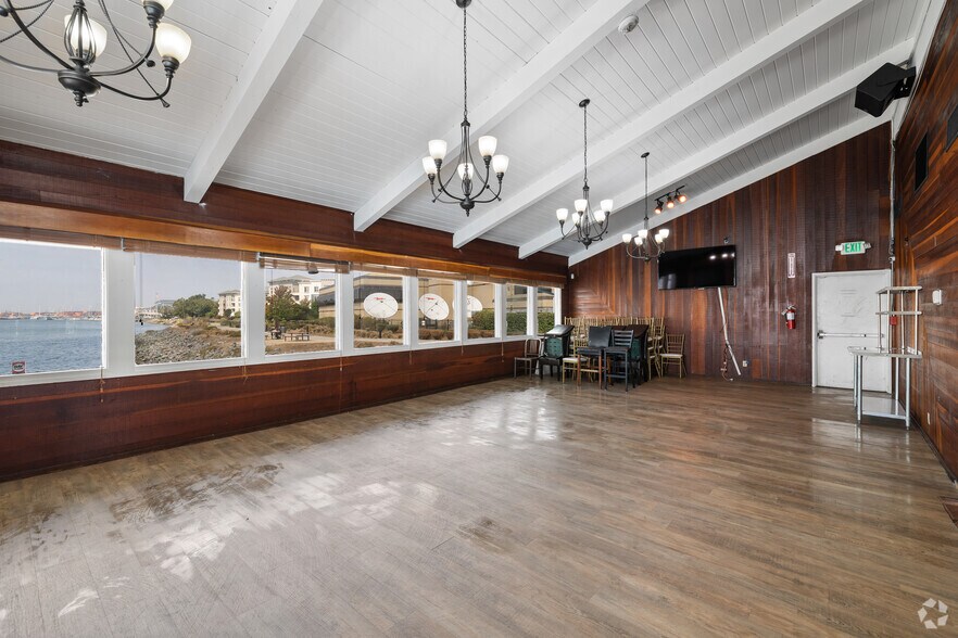 More Photos Of 15 Embarcadero W, Oakland General Retail For Sale