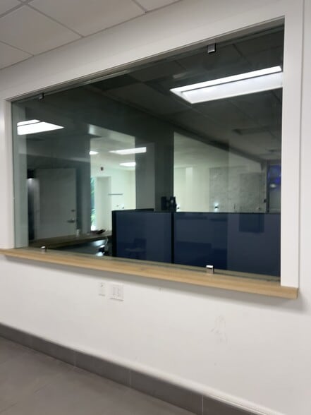 More Photos Of 3501 W Garry Ave, Santa Ana Warehouse For Lease