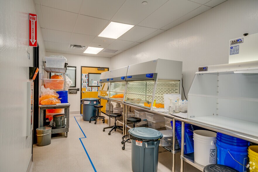 More Photos Of 711 E Carefree Hwy, Phoenix Unknown For Lease