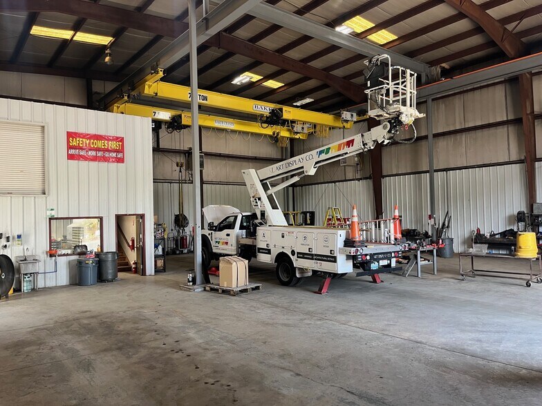 More Photos Of 2002 Graves Ct, Dundalk Warehouse For Sale