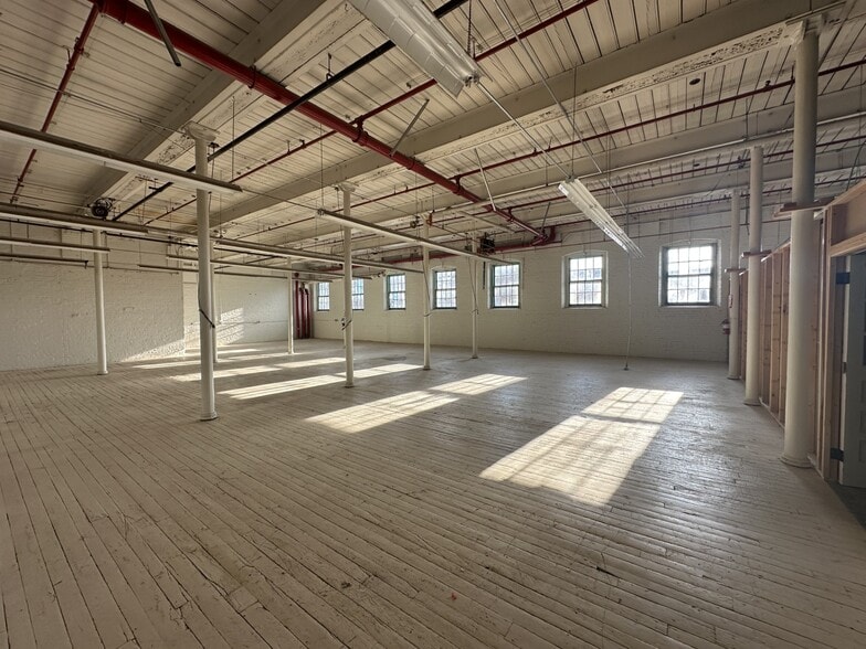 More Photos Of 104 Anawan St, Fall River Light Manufacturing For Lease