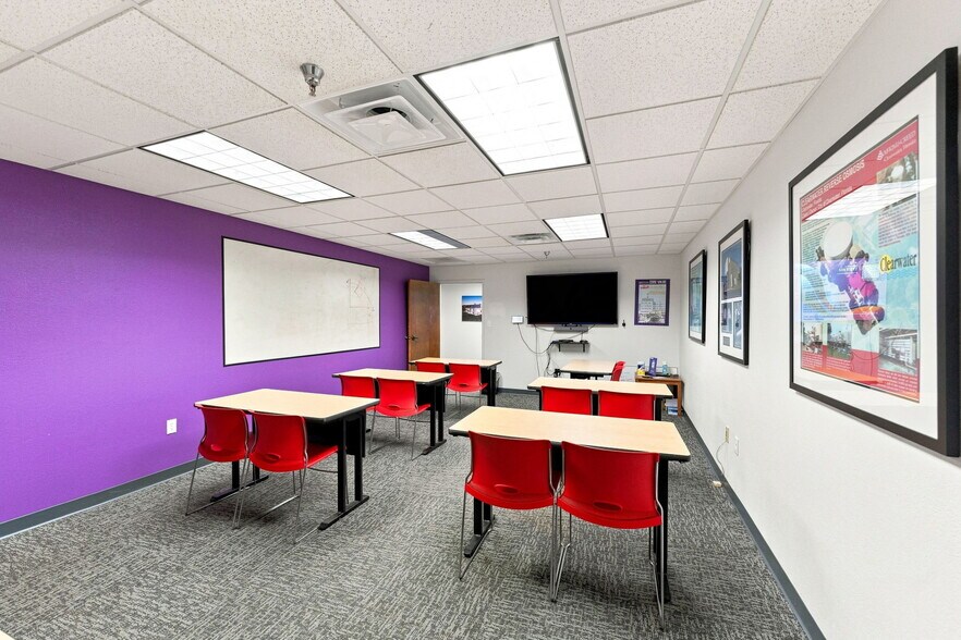 More Photos Of 1365 Hamlet Ave, Clearwater Flex For Lease