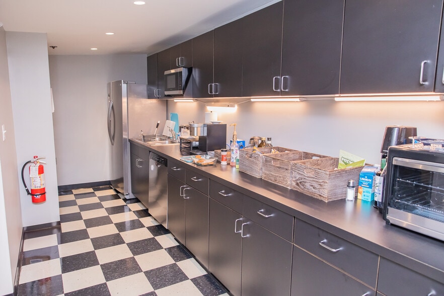 More Photos Of 16-18 Ann St, Norwalk Loft Creative Space For Sale
