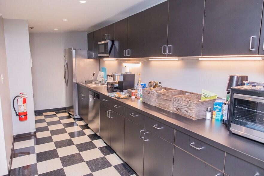 More Photos Of 16-18 Ann St, Norwalk Loft Creative Space For Lease