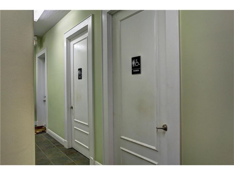 More Photos Of 181 Sebastian Blvd, Sebastian Light Manufacturing For Sale