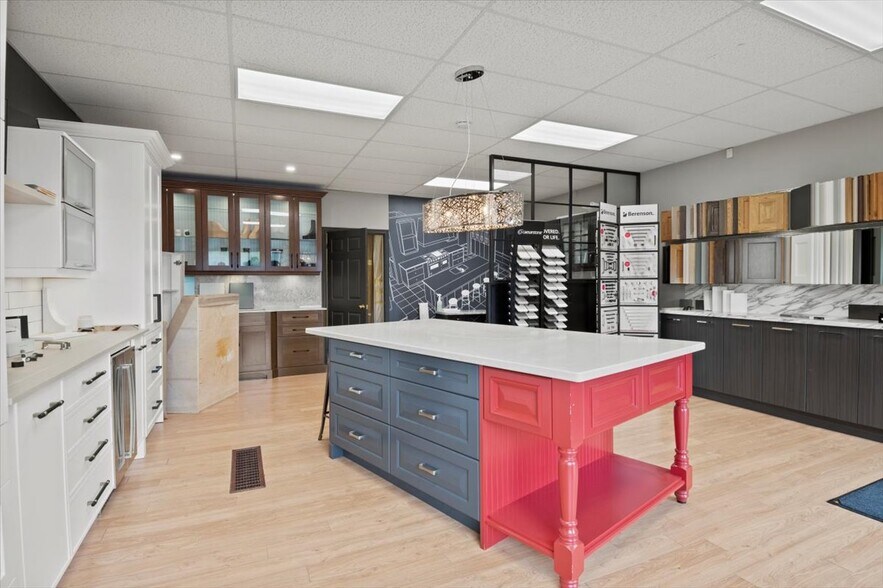 More Photos Of 48 Water St, Port Perry Storefront For Lease