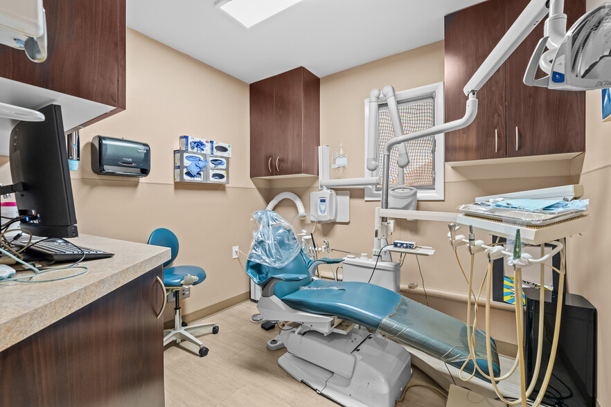 More Photos Of 4546 Hylan Blvd, Staten Island Medical For Sale