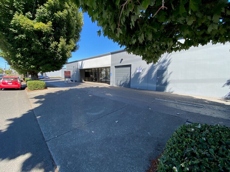 More Photos Of 2502-2530 SE 8th Ave, Portland Warehouse For Lease
