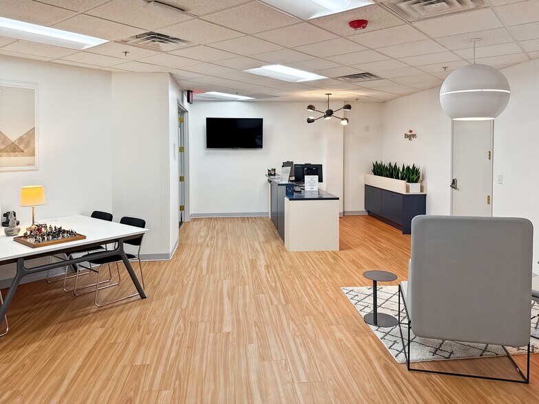 More Photos Of 8024 Glenwood Ave, Raleigh Coworking Space