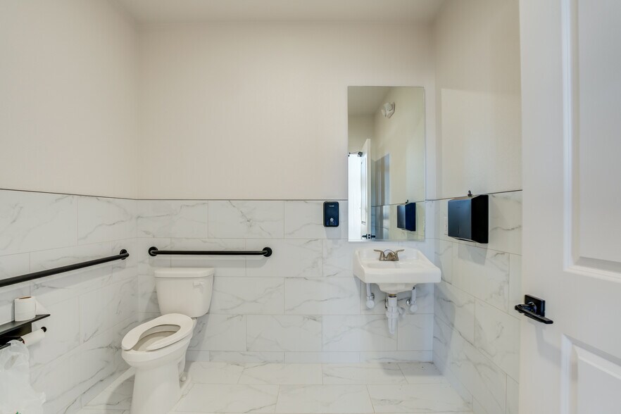 More Photos Of 3814 County Road 1350, Lubbock Distribution For Sale