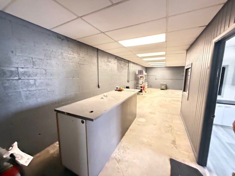 More Photos Of 14060 NW 19th Ave, Miami Manufacturing For Sale