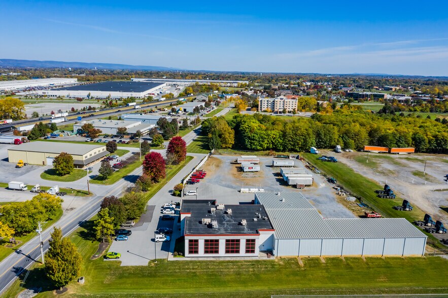 More Photos Of 1514 Commerce Ave, Carlisle Light Distribution For Lease