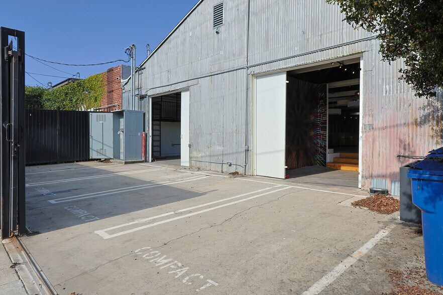 More Photos Of 350-360 Sunset Ave, Venice Warehouse For Lease