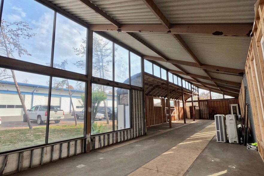 More Photos Of 669 W Main St, Hendersonville General Retail For Sale