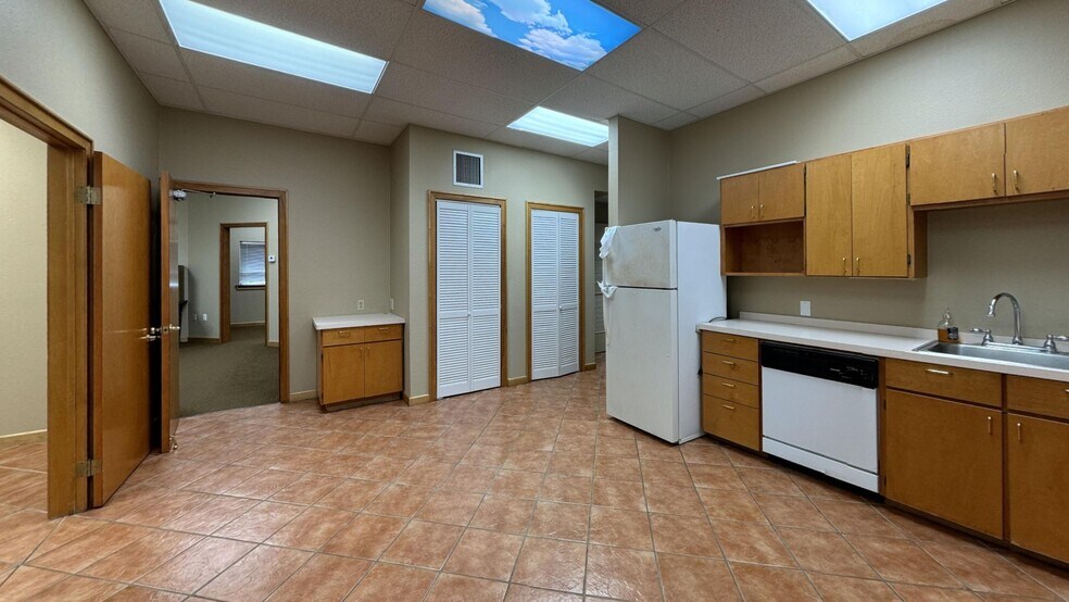 More Photos Of 1525 Shoreline Blvd, Corpus Christi Storefront Retail Office For Sale