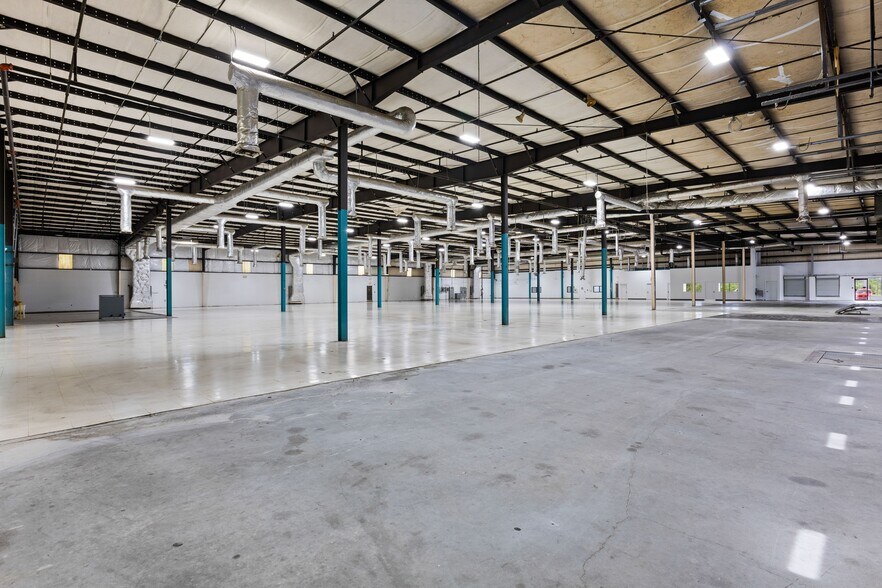 More Photos Of 14748 W Colonial Dr, Winter Garden Warehouse For Lease