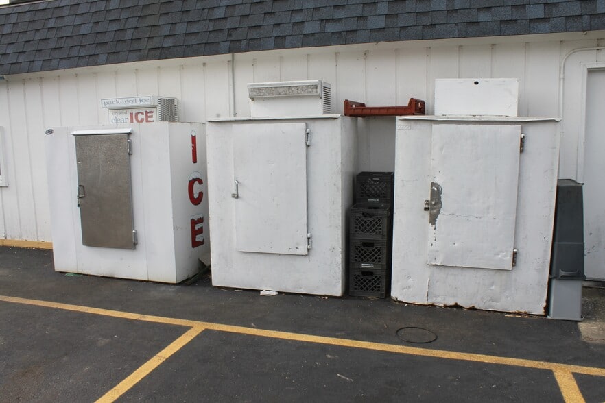 More Photos Of 408 E Comanche Ave, Shabbona General Retail For Sale