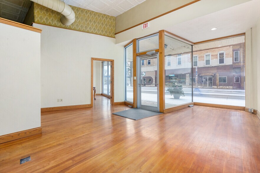 More Photos Of 111 W North Water St, New London Office For Lease