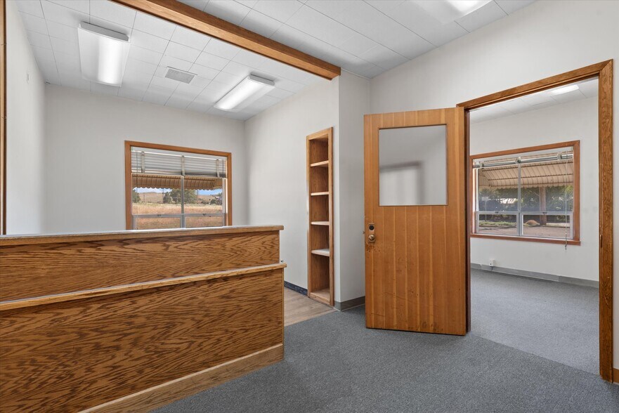 More Photos Of 1050 S Bridge St, Baker City Office For Sale