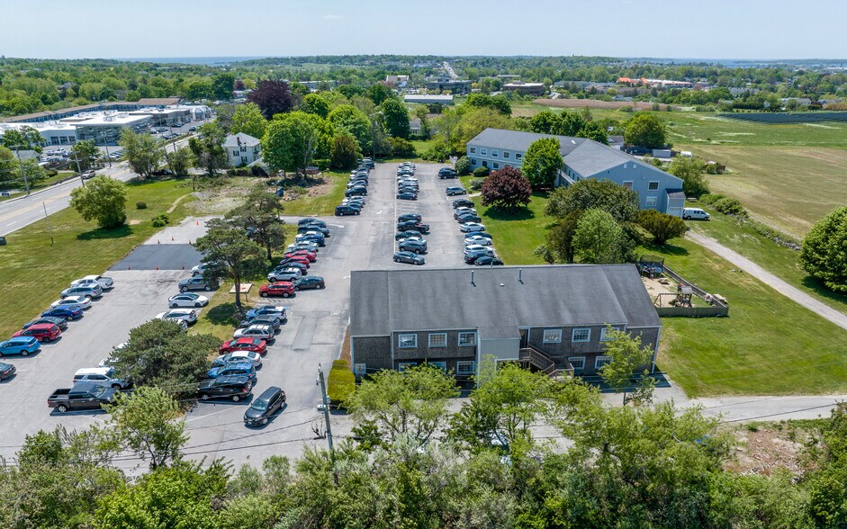 More Photos Of 1272 W Main Rd, Middletown Unknown For Lease