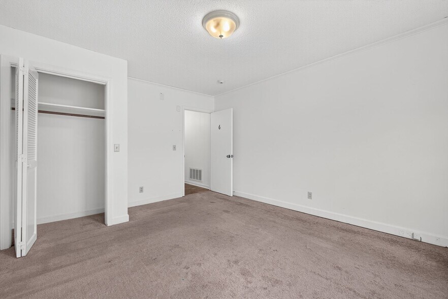 More Photos Of 117 E Salisbury St, Pittsboro Office For Sale
