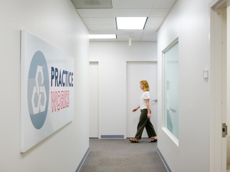 More Photos Of 300 Cahaba Park Cir, Birmingham Coworking Space