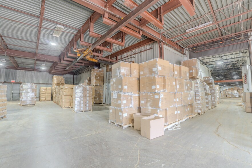 More Photos Of 181 Av Oneida, Pointe-claire Industrial For Sale