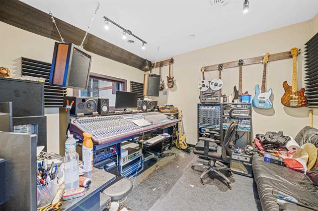 More Photos Of 47-51 Kennedy Blvd, Bayonne Service For Sale