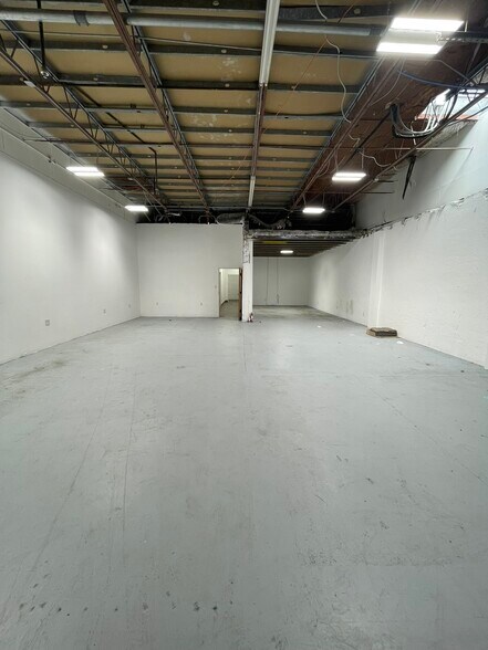 More Photos Of 6011 Benjamin Rd, Tampa Light Distribution For Lease