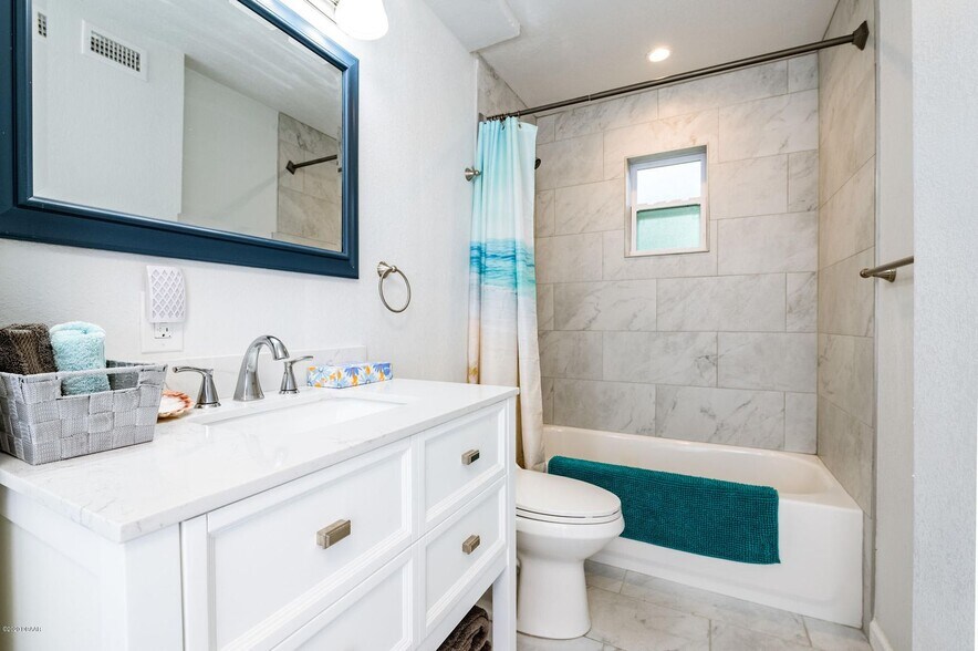 More Photos Of 112 N Peninsula Dr, Daytona Beach Apartments For Sale