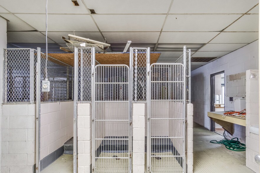 More Photos Of 5410 Allen Rd, Allen Park Medical For Sale