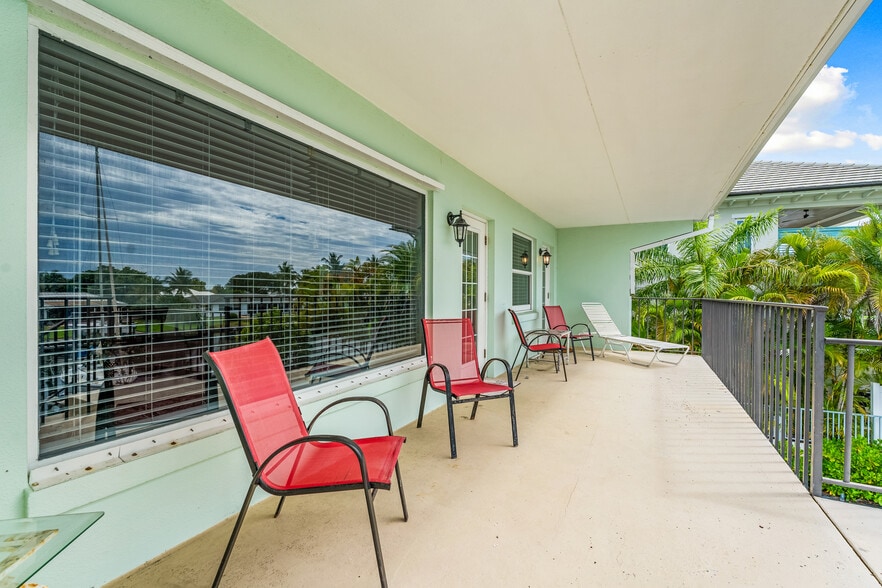 More Photos Of 23 Royal Palm Pointe, Vero Beach Restaurant For Sale