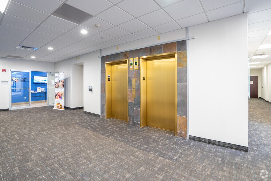 More Photos Of 307 Waverley Oaks Rd, Waltham Office For Lease