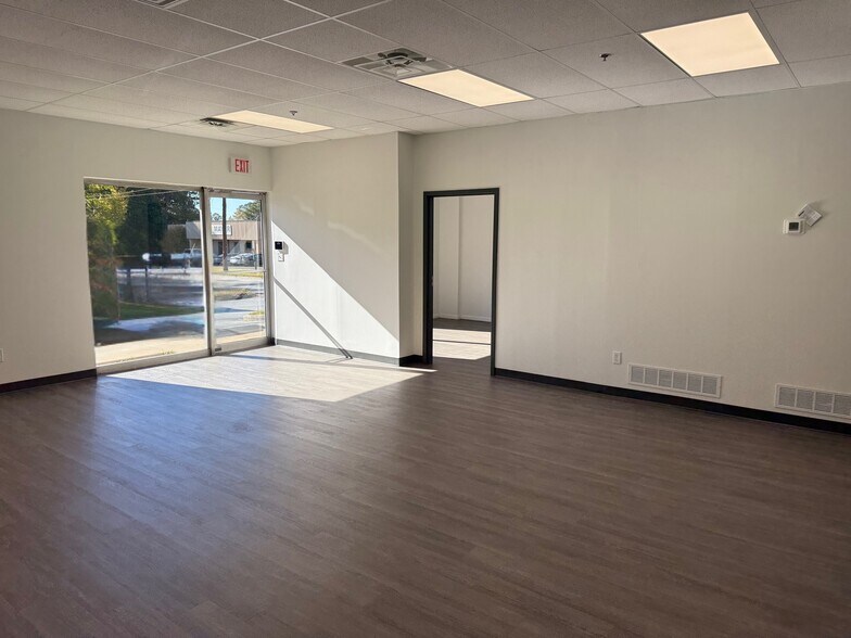 More Photos Of 4450 Commerce Cir SW, Atlanta Distribution For Sale