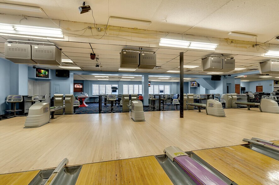 More Photos Of 2422-2426 S Park Ave, Buffalo Bowling Alley For Sale