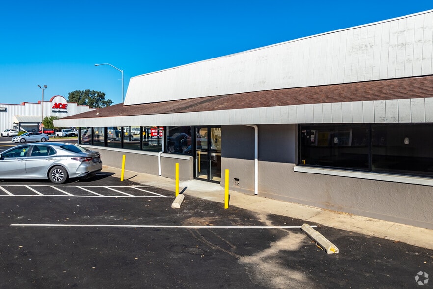 More Photos Of 1023 E F St, Oakdale Restaurant For Sale