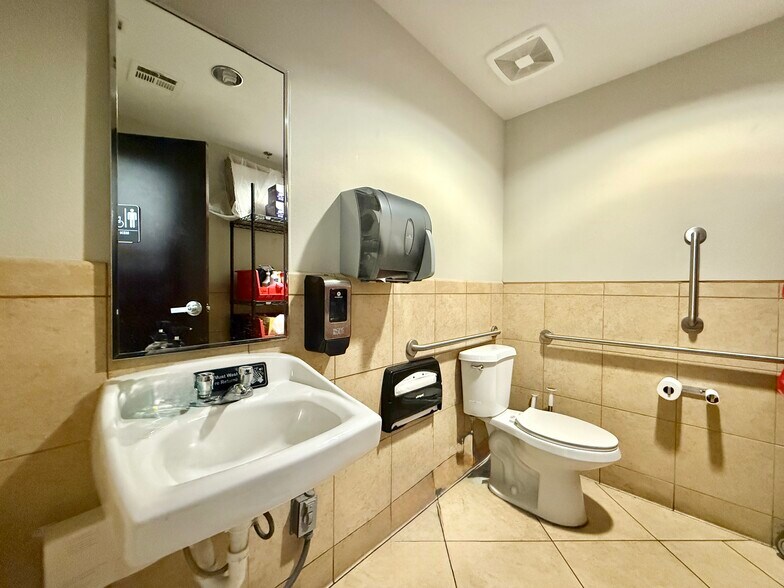 More Photos Of 6332 S Rainbow Blvd, Las Vegas Medical For Lease