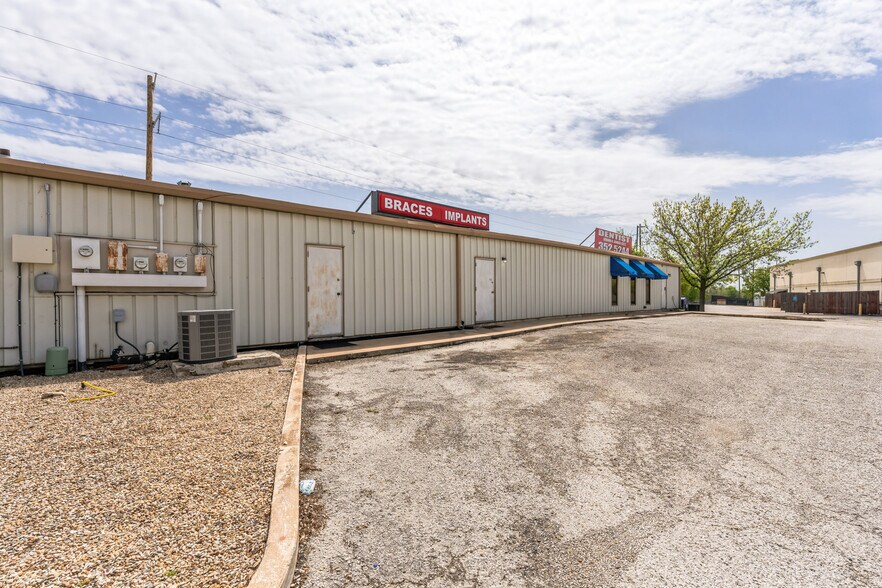 More Photos Of 1611 Old Granger Rd, Taylor Office For Lease