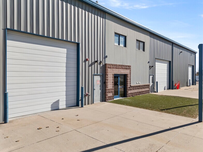 More Photos Of 4487 Bents Dr, Windsor Light Manufacturing For Lease