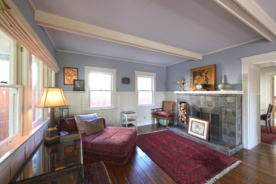 More Photos Of 2636 N Beachwood Dr, Los Angeles Apartments For Sale
