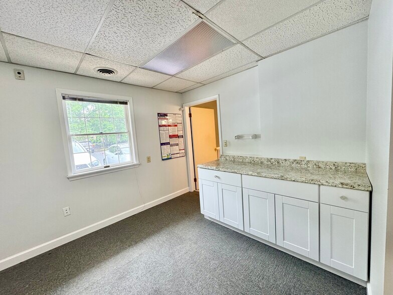 More Photos Of 625 Barksdale Rd, Newark Medical For Lease