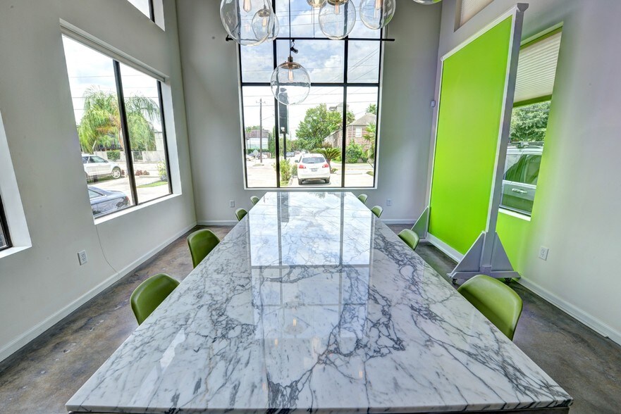 More Photos Of 1925 Richmond Ave, Houston Storefront Retail Office For Lease