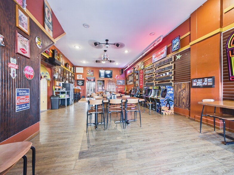 More Photos Of 707 Main St, Keokuk General Retail For Sale